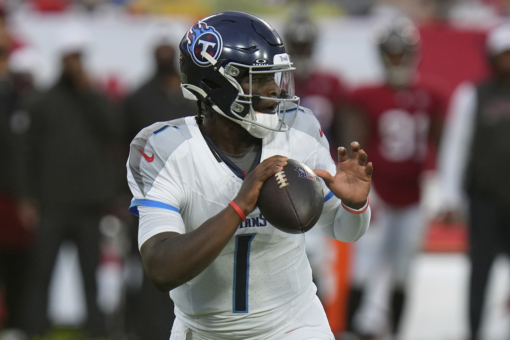 Tennessee Titans quarterback Cam Ward passes against the Tampa Bay Buccaneers during the first half of an NFL preseason football game on Saturday, Aug. 9, 2025, in Tampa, Fla. (AP Photo/Chris O'Meara)