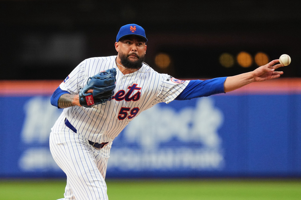 New York Mets' Sean Manaea pitches during the second inning of a baseball game against the Los Angeles Dodgers Friday, July 24, 2026, in New York. (AP Photo/Frank Franklin II)