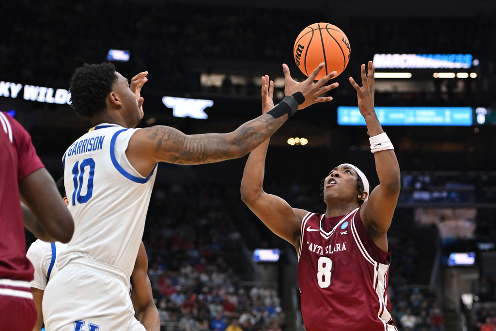 Santa Clara's Elijah Mahi (8) and Kentucky's Brandon Garrison (10) reach for a loose ball during the first half in the first round of the NCAA college basketball tournament, Friday, March 20, 2026, in St. Louis. (AP Photo/Ali Overstreet)