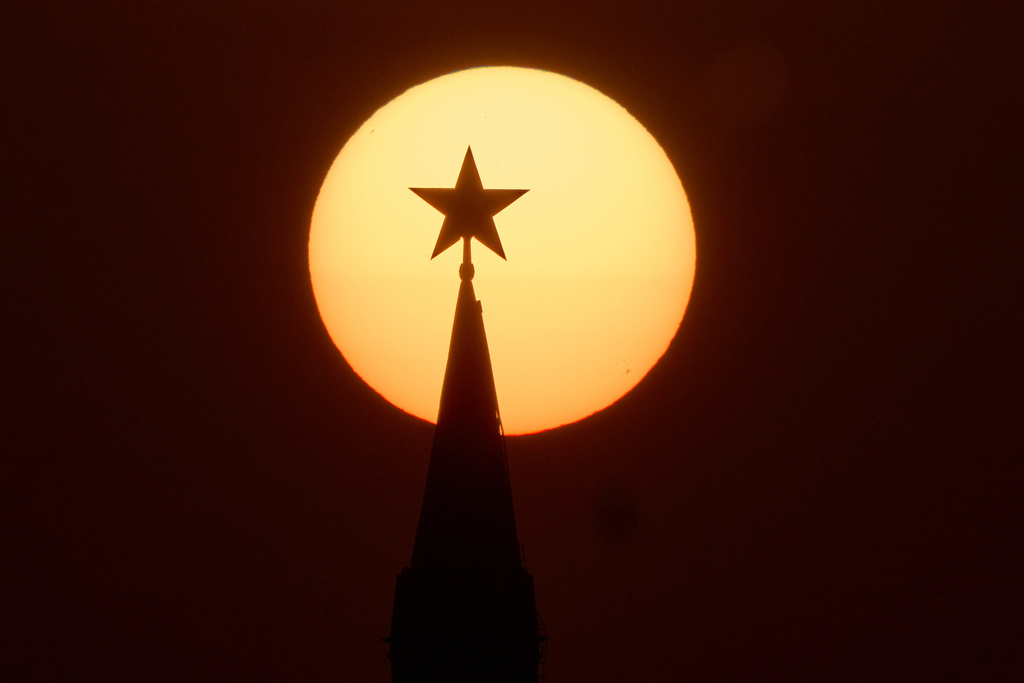 The sun is seen behind a Red Star atop of a Kremlin Tower during sunset in Moscow, Thursday, March 12, 2026. (AP Photo/Alexander Zemlianichenko)