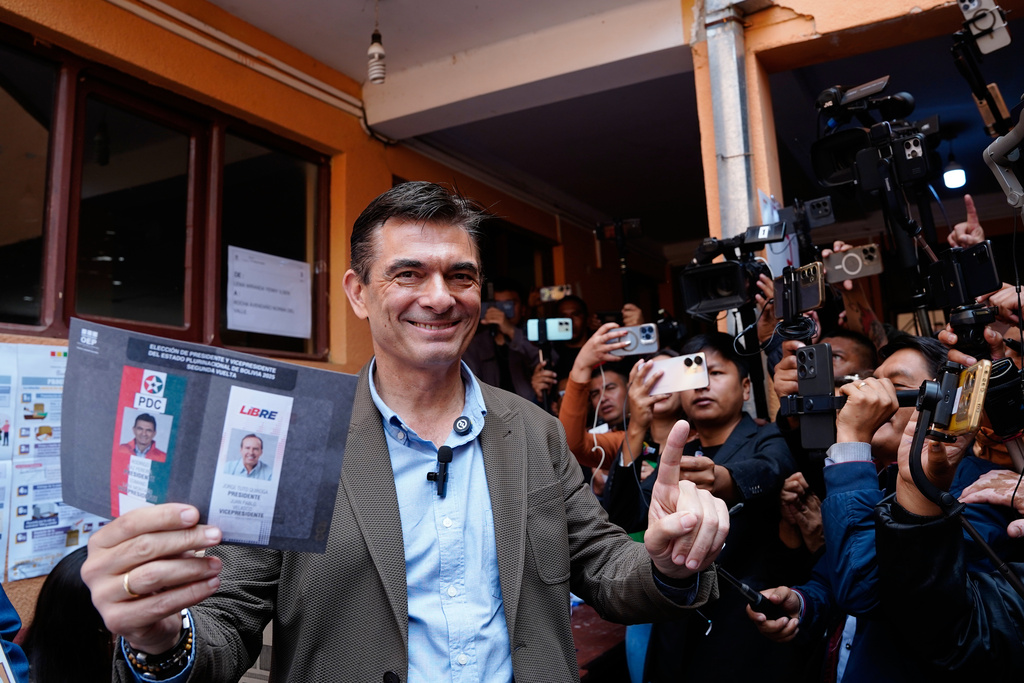 Presidential candidate Rodrigo Paz shows his ballot during the presidential runoff election in Tarija, Bolivia, Sunday, Oct. 19, 2025. (AP Photo/Freddy Barragan)