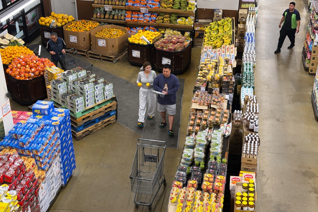Shoppers shop at a grocery store in Glenview, Ill., Wednesday, October. 14, 2026. (AP Photo/Nam Y. Huh)