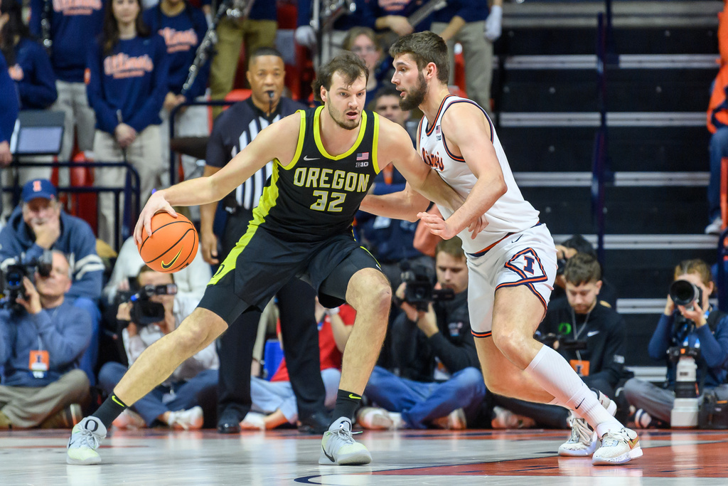 Oregon's Nate Bittle, left, drives against Illinois' Tomislav Ivisic during an NCAA college basketball game Tuesday, March 3, 2026, in Champaign, Ill. (AP Photo/Craig Pessman)