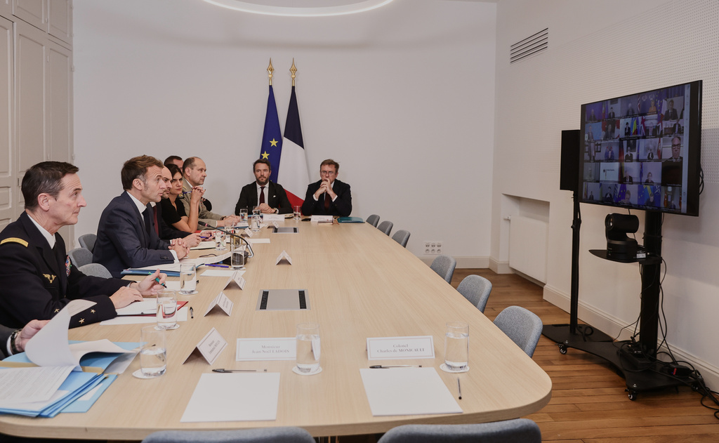 France's Chief of the Defense Staff General Fabien Mandon, left, and French President Emmanuel Macron, second left, attend a video conference of the 'Coalition of the Willing' on Ukraine at the Elysee Palace in Paris, France, Tuesday, Nov. 25, 2025. (Teresa Saurez, Pool Photo via AP)