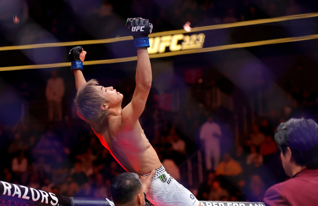 Tatsuro Taira, of Japan, celebrates after defeating Brandon Moreno in a flyweight bout during UFC 323 Saturday, Dec. 6, 2025, in Las Vegas. (Steve Marcus/Las Vegas Sun via AP)