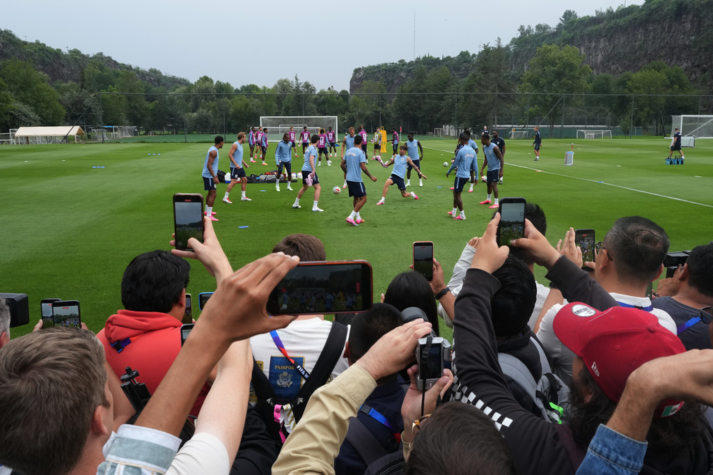 Journalists cover training session of England ahead of the World Cup round of 16 soccer match against Mexico, in Mexico City, Saturday, July 4, 2026. (AP Photo/Eduardo Verdugo)