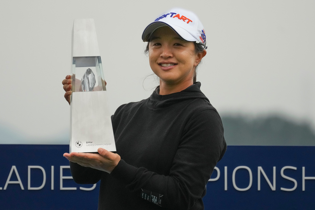 Sei Young Kim of South Korea holds the winning trophy during the awards ceremony after winning the LPGA Ladies Championship golf tournament at the Pine Beach Golf Links, in Haenam, South Korea, Sunday, Oct. 19, 2025. (AP Photo/Lee Jin-man)