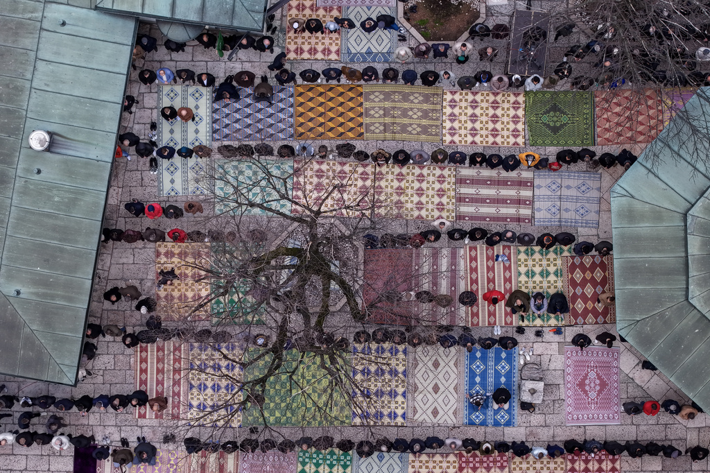 An aerial view of Bosnian Muslims praying during Eid al-Fitr, which marks the end of the holy fasting month of Ramadan in Gazi Husrev-beg Mosque in Sarajevo, Bosnia, Friday, March 20, 2026. (AP Photo/Armin Durgut)