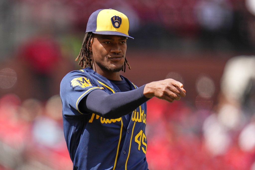 Milwaukee Brewers pitcher Abner Uribe celebrates after getting St. Louis Cardinals' Cesar Prieto to ground out ending a baseball game Wednesday, May 6, 2026, in St. Louis. (AP Photo/Jeff Roberson)