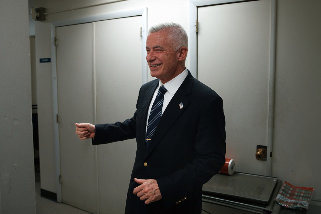 Jersey City mayoral candidate Jim McGreevey leaves during a community event on Wednesday, Oct. 29, 2025, in Jersey City, N.J. (AP Photo/Andres Kudacki)