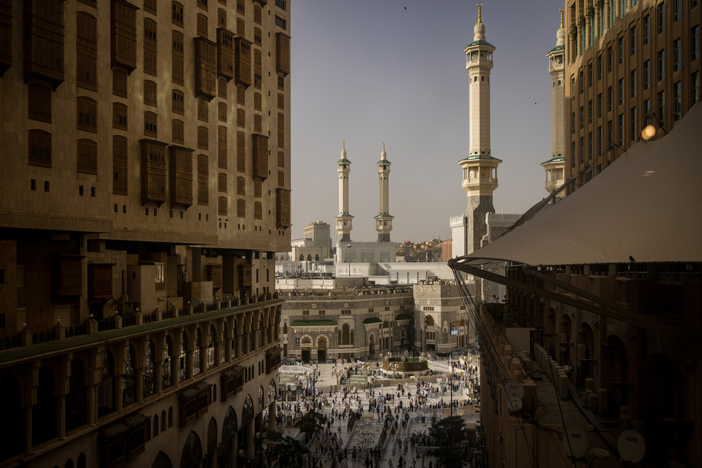 Muslim pilgrims arrive at the Grand Mosque during the annual Hajj pilgrimage in the Muslim holy city of Mecca, Saudi Arabia, Friday, May 22, 2026. (AP Photo/Altaf Qadri)