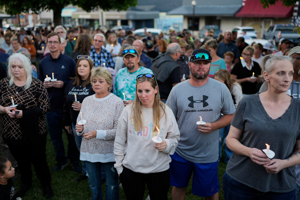 People attend a candlelight vigil at the Humphreys County Courthouse honoring the victims of a blast at an explosives plant, Accurate Energetic Systems, Sunday, Oct. 12, 2025, in Waverly, Tenn. (AP Photo/George Walker IV)