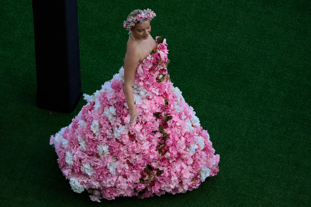 A racegoer arrives at the Meydan Racecourse ahead of the Dubai World Cup, United Arab Emirates, Saturday, March 28, 2026. (AP Photo/Altaf Qadri)