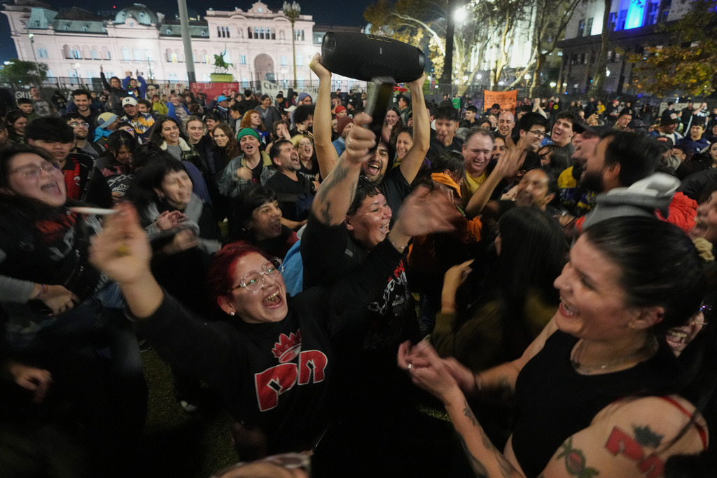 People gather to remember Carlos Alberto Solari, the Argentine singer-songwriter known as "the Indio" who led Patricio Rey y sus Redonditos de Ricota, on the day of his death, at Plaza de Mayo square in Buenos Aires, Argentina, Friday, June 5, 2026. (AP Photo/Gustavo Garello)