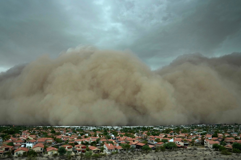 A giant dust storm approaches the Phoenix metro area as a monsoon storm pushes the dust into the air, Aug. 25, 2025, in Phoenix. (AP Photo/Ross D. Franklin, File)