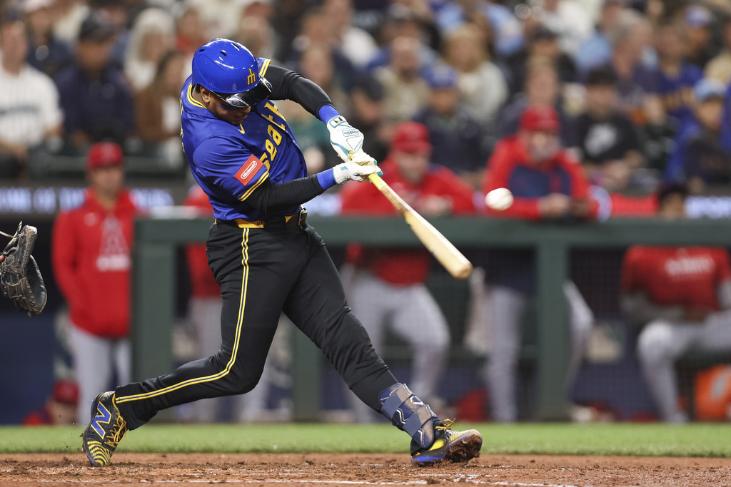 Seattle Mariners' Jorge Polanco hits an RBI single against the Los Angeles Angels during the fourth inning of a baseball game Friday, Sept. 12, 2025, in Seattle. (AP Photo/Kevin Ng)