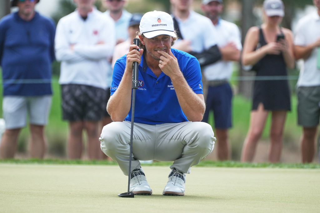Aaron Smotherman looks at his shot on the eighth green during the third round of the Cognizant Classic golf tournament, Saturday, Feb. 28, 2026, in Palm Beach Gardens, Fla. (AP Photo/Marta Lavandier)