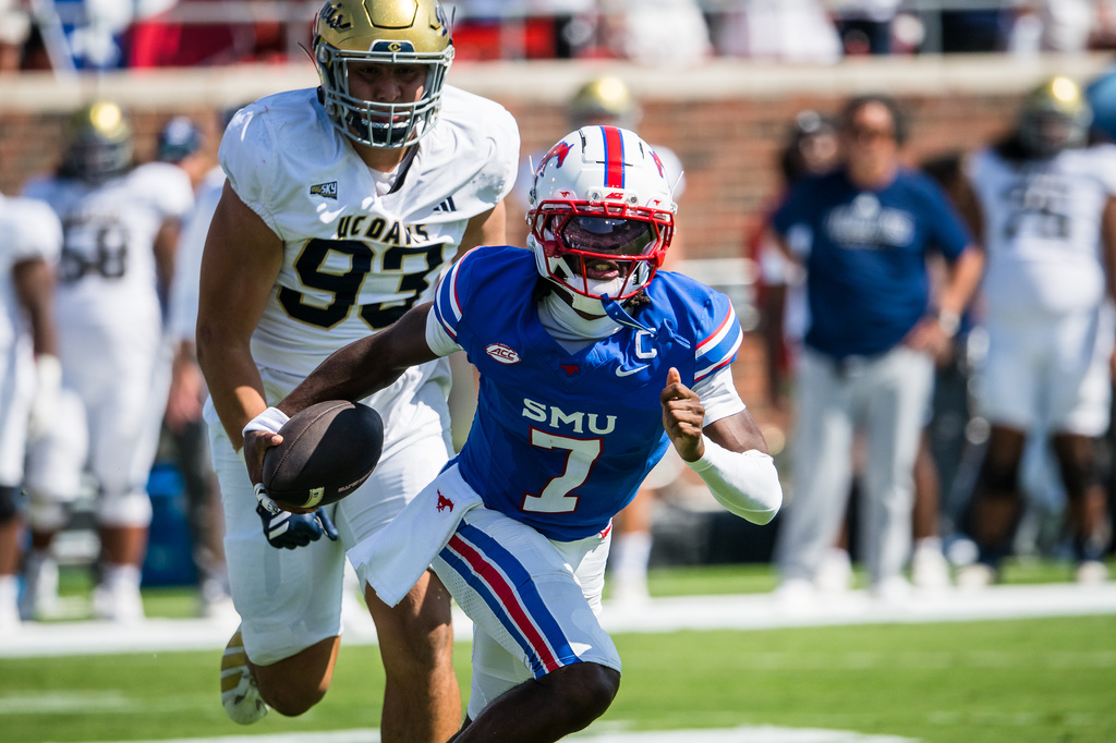 SMU's quarterback Kevin Jennings (7) runs the ball during a football game against UC Davis in Dallas, Saturday, Sept. 12, 2026. (AP Photo/Jessica Tobias)