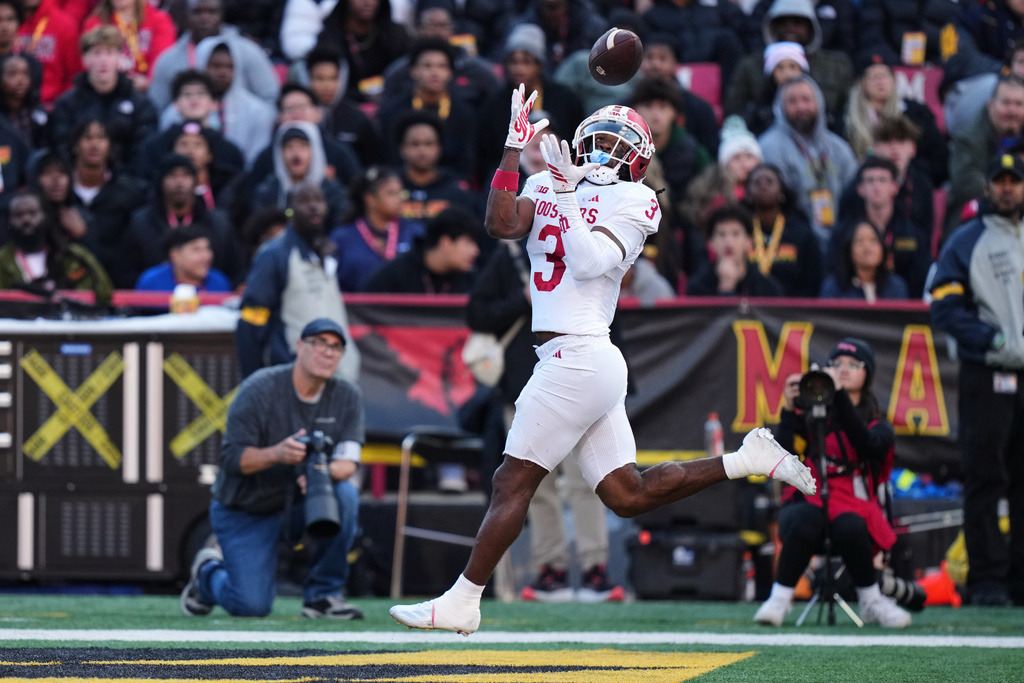 Indiana wide receiver Omar Cooper Jr. (3) scores a touchdown during the first half of an NCAA college football game against Maryland, Saturday, Nov. 1, 2025, in College Park, Md. (AP Photo/Stephanie Scarbrough)