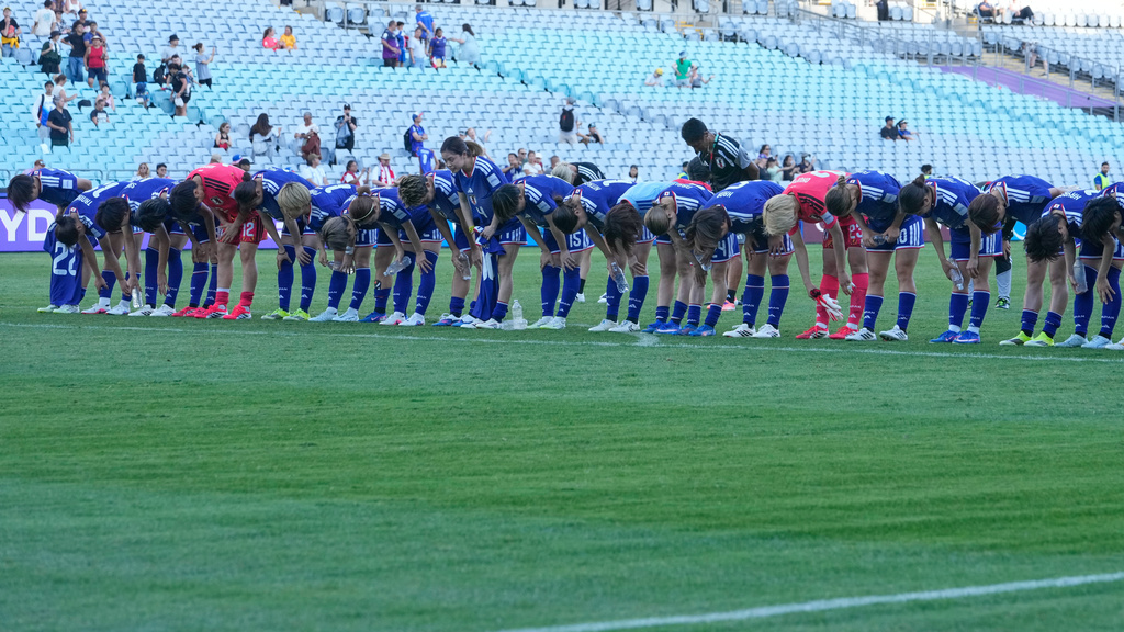 Japan players bow to their supporters following the Women's Asian Cup quarterfinal soccer match between Japan and the Philippines in Sydney, Sunday, March 15, 2026. (AP Photo/Rick Rycroft)