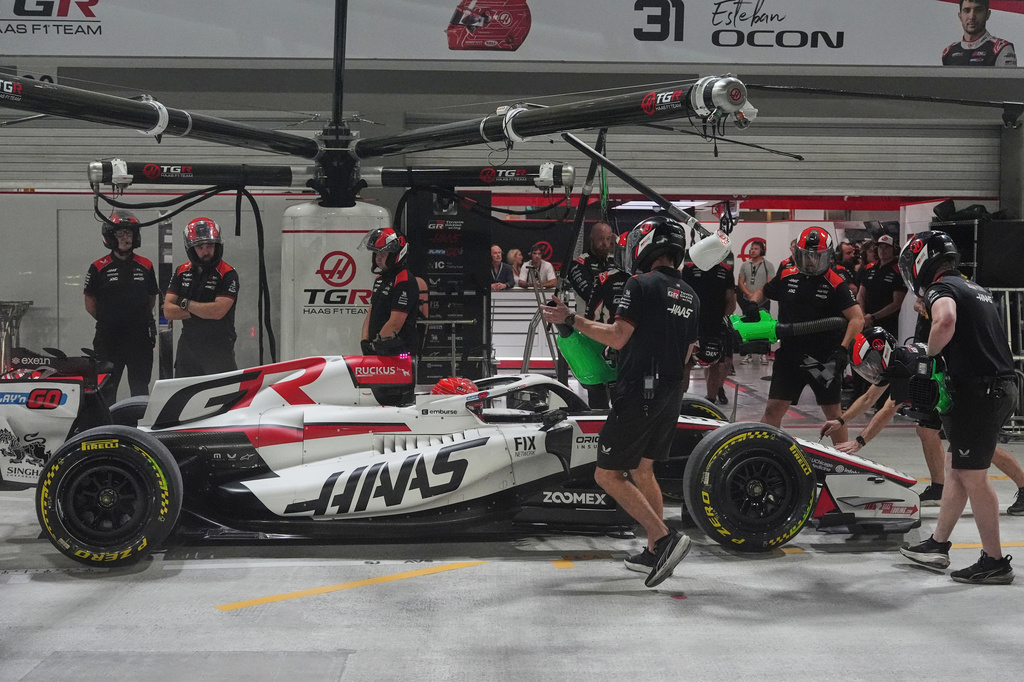 Haas driver Esteban Ocon of France gets a pit service during the sprint qualifying session ahead of the Singapore Formula One Grand Prix in Singapore, Friday, Oct. 9, 2026. (AP Photo/Ng Han Guan, Pool)