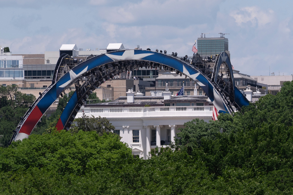Equipment is seen being constructed on the South Lawn of the White House, Thursday, May 28, 2026, in Washington for a future UFC mixed martial arts fight to be held on June 14 as part of America 250 celebrations. (AP Photo/Manuel Balce Ceneta)