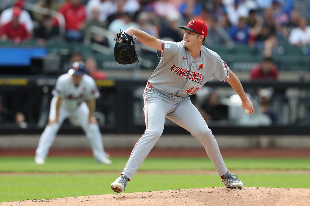Cincinnati Reds pitcher Nick Lodolo (40) throws during the first inning of a baseball game against the New York Mets, Monday, May 25, 2026, in New York. (AP Photo/Heather Khalifa)