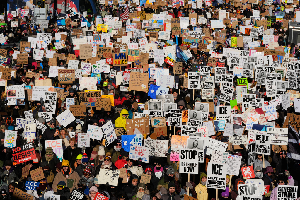EDS NOTE: OBSCENITY - People gather during a protest Friday, Jan. 30, 2026, in Minneapolis. (AP Photo/Alex Brandon)