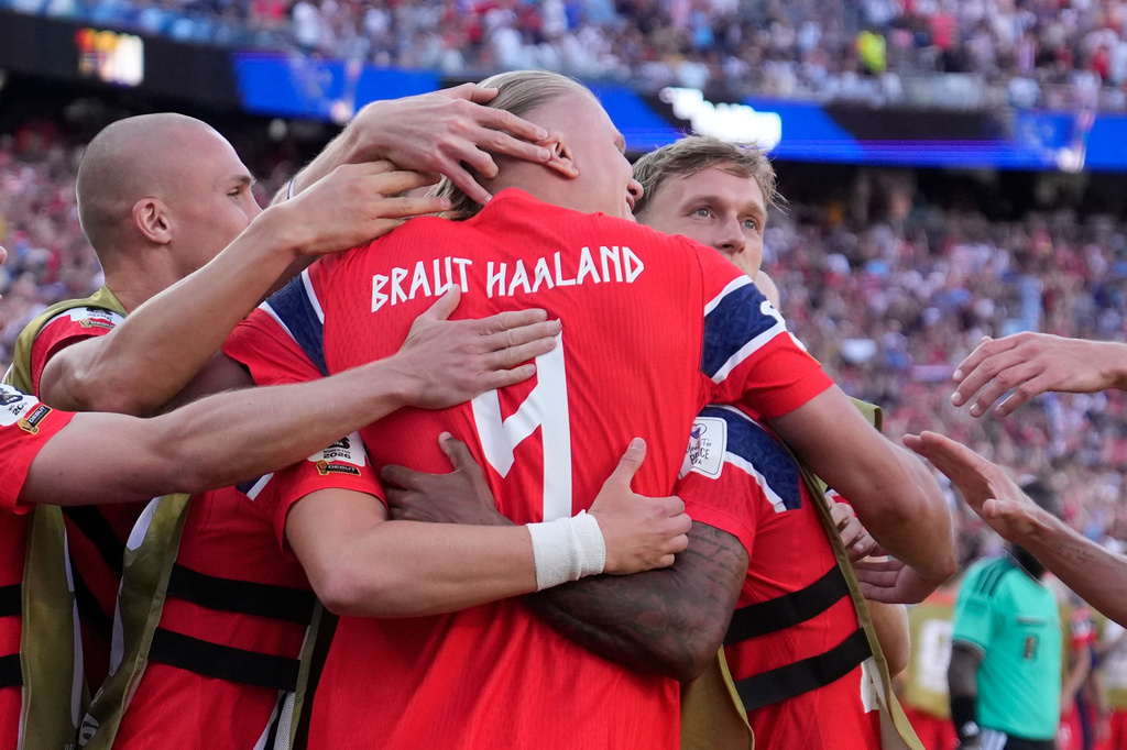 Norway's Erling Haaland (9), center, celebrates with teammates after scoring his side's second goal during the World Cup Group I soccer match between Iraq and Norway in Foxborough, Mass., near Boston, Tuesday, June 16, 2026. (AP Photo/Charles Krupa)