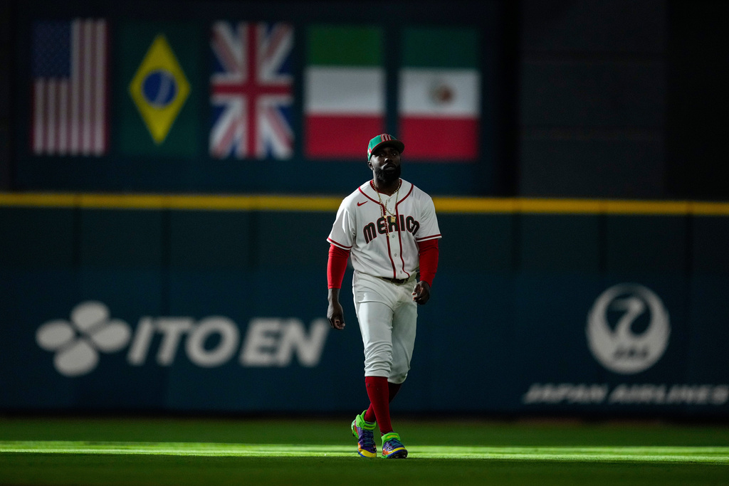 Mexico outfielder Randy Arozarena walks in from the outfield before a World Baseball Classic game against Italy, Wednesday, March 11, 2026, in Houston. (AP Photo/Ashley Landis)