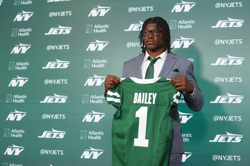 New York Jets first round draft pick, No. 2 overall, David Bailey holds up his jersey after speaking during an introductory press conference at the NFL team's training facility, Friday, April 24, 2026, in Florham Park, N.J. (AP Photo/Heather Khalifa)