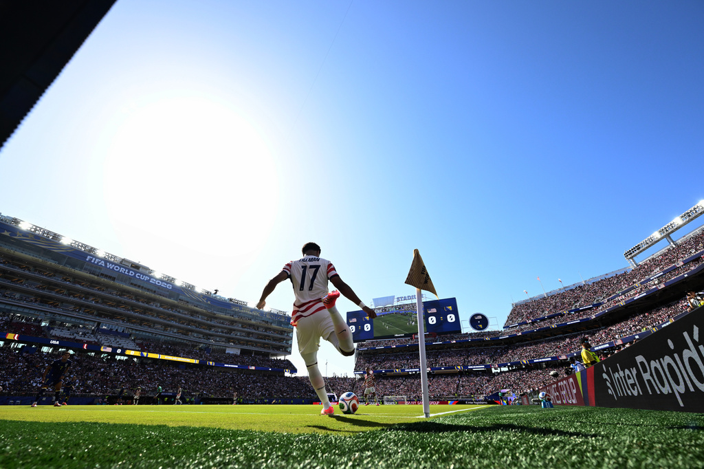 United States' Malik Tillman (17) takes a corner kick during the World Cup round of 32 soccer match between the United States and Bosnia in Santa Clara, Calif., near San Francisco, Wednesday, July 1, 2026. (AP Photo/Eakin Howard)