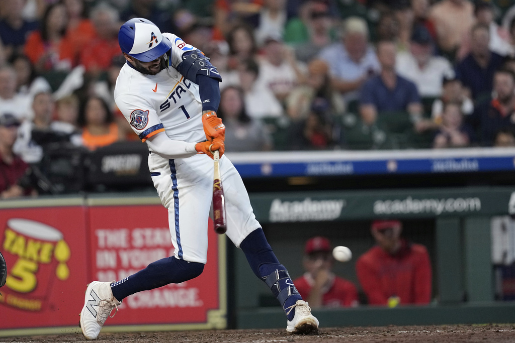 Houston Astros' Carlos Correa hits a RBI single against the Los Angeles Angels during the fifth inning of a baseball game Monday, Sept. 1, 2025, in Houston. (AP Photo/David J. Phillip)