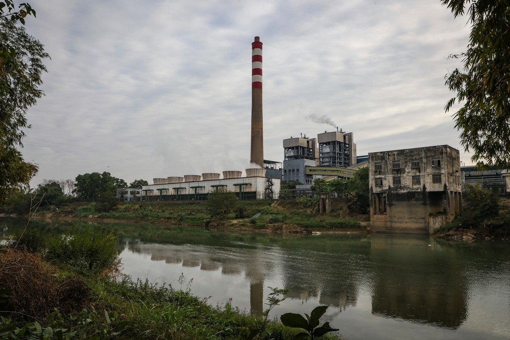 FILE -Cao Ngan Thermal Power Station, a coal-fired power plant, operates on, Jan. 28, 2025, in Thai Nguyen, Vietnam. (AP Photo/Yannick Peterhans, File)