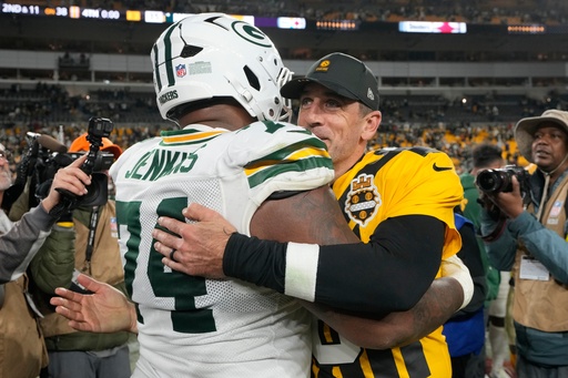Pittsburgh Steelers' Aaron Rodgers hugs Green Bay Packers' Elgton Jenkins after an NFL football game Sunday, Oct. 26, 2025, in Pittsburgh. (AP Photo/Sue Ogrocki) Pittsburgh Steelers' Aaron Rodgers hugs Green Bay Packers' Elgton Jenkins after an NFL football game Sunday, Oct. 26, 2025, in Pittsburgh. (AP Photo/Sue Ogrocki)