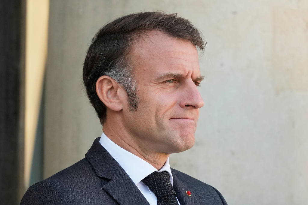 French President Emmanuel Macron waits for European Commission president Ursula von der Leyen, Friday, Oct. 17, 2025 at the Elysee Palace in Paris. (AP Photo/Michel Euler)