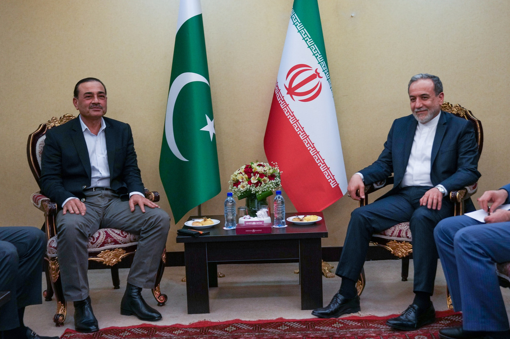 In this photo released by the Iranian Foreign Ministry, Iranian Foreign Minister Abbas Araghchi, right, meets with Pakistan's Army Chief Field Marshal Gen. Asim Munir in Tehran, Wednesday, April 15, 2026. (Iranian Foreign Ministry via AP)