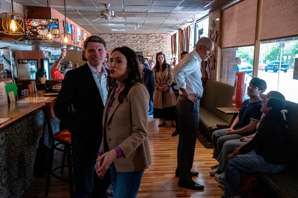 Texas Democratic Senate candidate and Texas state Rep. James Talarico, Texas Democratic gubernatorial candidate Gina Hinojosa and former President Barack Obama visit the Taco Joint on Tuesday, May 12, 2026, in Austin, Texas. (AP Photo/Joel Angel Juarez, Pool)