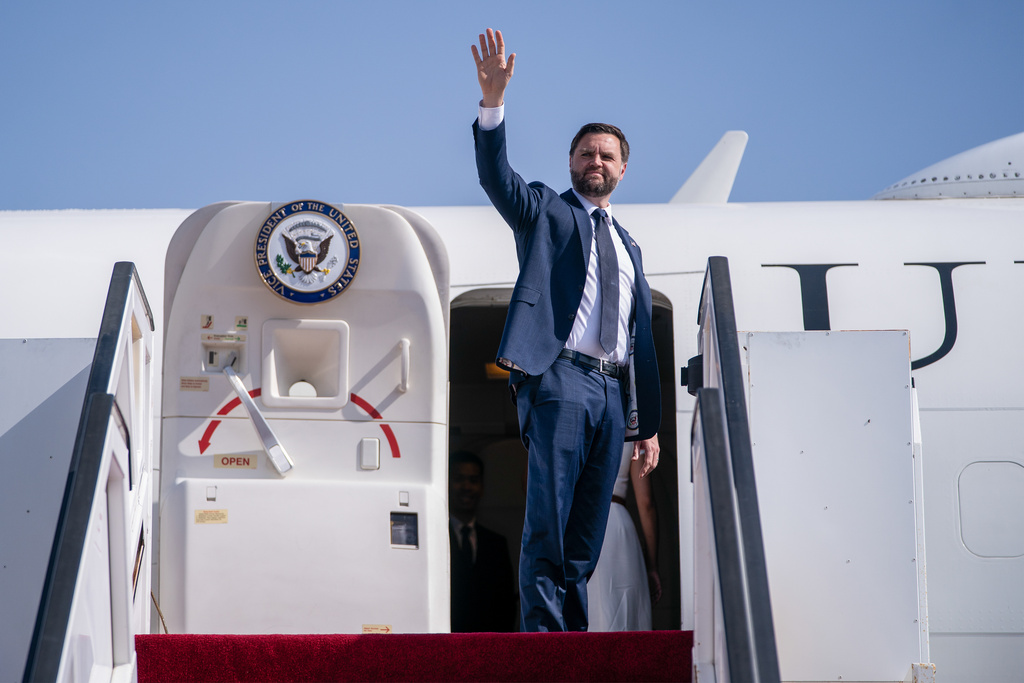 U.S. Vice President J.D. Vance boards Air Force Two en route to Washington, D.C., at Ben Gurion Airport in Tel Aviv, Israel, Thursday, Oct. 23, 2025. (Nathan Howard/Pool Photo via AP)