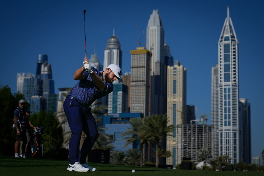 Tyrrell Hatton of England plays his second shot on the 16th hole during first round of the Dubai Desert Classic in United Arab Emirates, Thursday, Jan. 22, 2026. (AP Photo/Altaf Qadri)