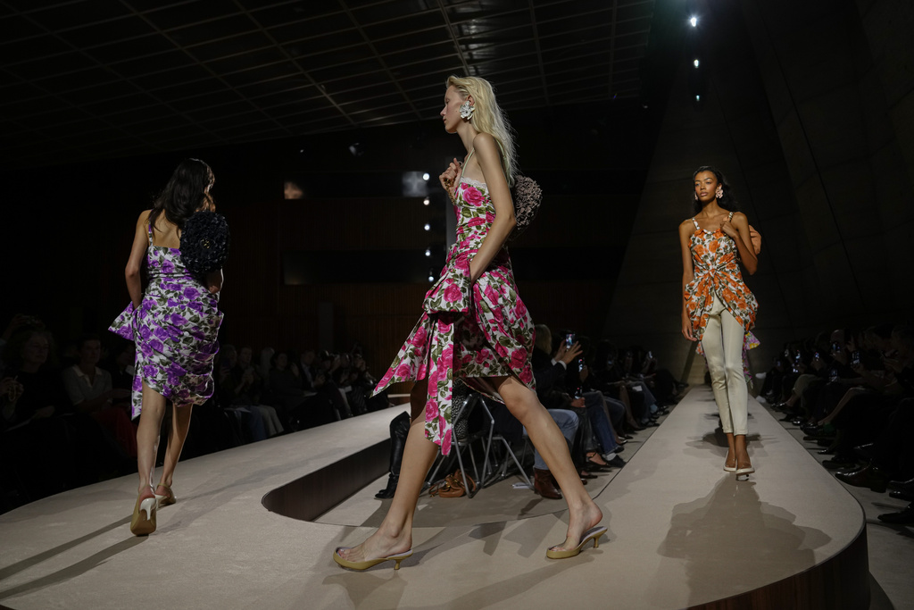 Models wear creations as part of the Chloe Spring/Summer 2026 collection presented in Paris, Sunday, Oct. 5, 2025. (AP Photo/Aurelien Morissard)