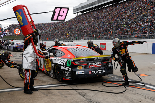 Crew members perform a pit stop on driver Chase Briscoe's car during a NASCAR Cup series auto race in Martinsville, Va., Sunday, Oct. 26, 2025. (AP Photo/Terry Renna) Crew members perform a pit stop on driver Chase Briscoe's car during a NASCAR Cup series auto race in Martinsville, Va., Sunday, Oct. 26, 2025. (AP Photo/Terry Renna)