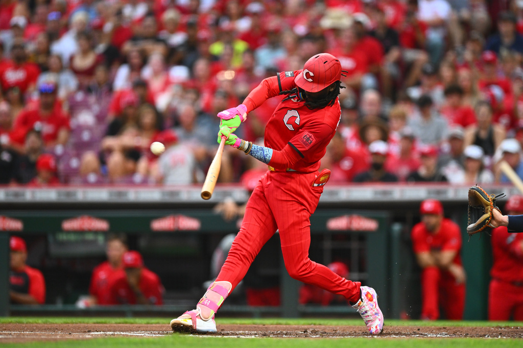 Cincinnati Reds' Elly De La Cruz (44) hits a solo home-run during the first inning of a baseball game against the Milwaukee Brewers in Cincinnati, Saturday, Sept. 5, 2026. (AP Photo/Ben Jackson)