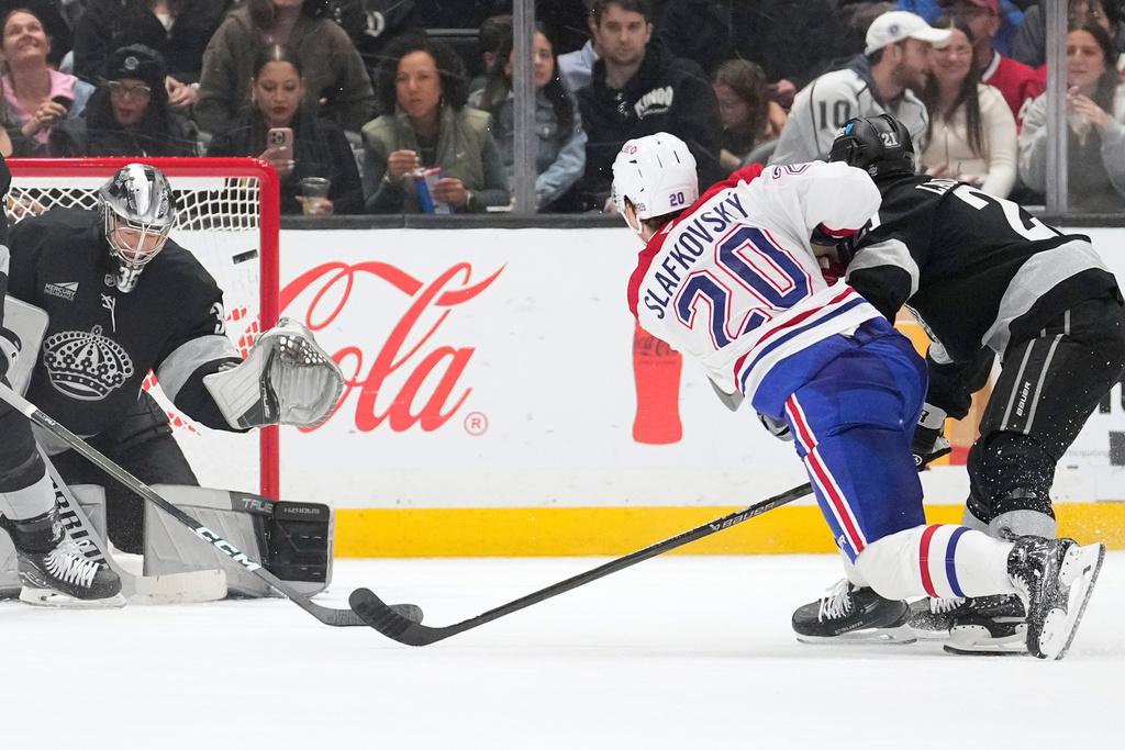 Montréal Canadiens left wing Juraj Slafkovsky, center, scores on Los Angeles Kings goaltender Darcy Kuemper during the second period of an NHL hockey game Saturday, March 7, 2026, in Los Angeles. (AP Photo/Mark J. Terrill)