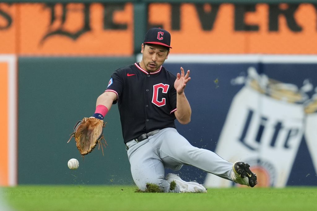 Cleveland Guardians center fielder Steven Kwan can't catch a Detroit Tigers' Hao-Yu Lee fly ball during the sixth inning of a baseball game Wednesday, May 20, 2026, in Detroit. (AP Photo/Paul Sancya)