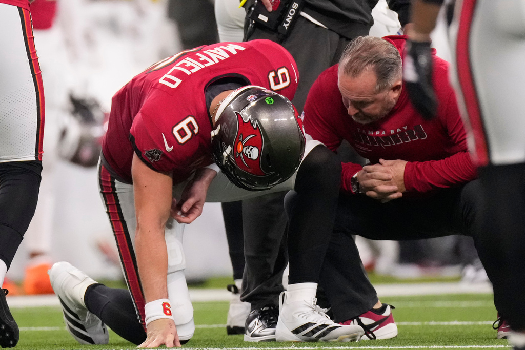 Tampa Bay Buccaneers quarterback Baker Mayfield (6) reacts with a trainer during the first half against the Los Angeles Rams in an NFL football game Sunday, Nov. 23, 2025, in Inglewood, Calif. (AP Photo/Mark J. Terrill)