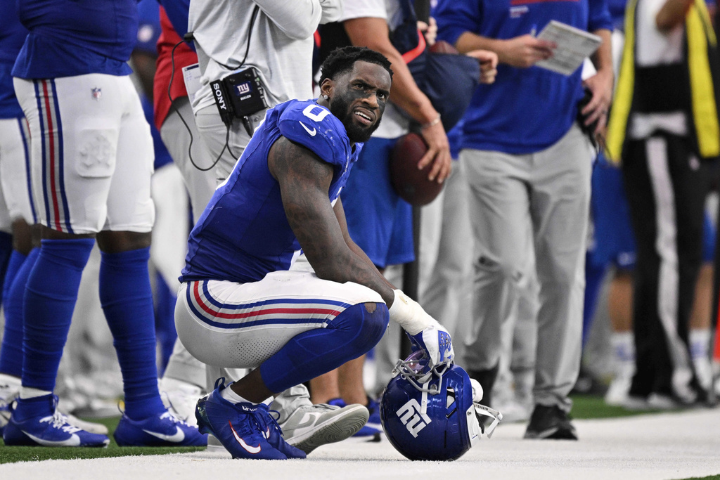 New York Giants' Brian Burns watches play against the Dallas Cowboys in the second half of an NFL football game Sunday, Sept. 14, 2025, in Arlington, Texas. (AP Photo/Jerome Miron)
