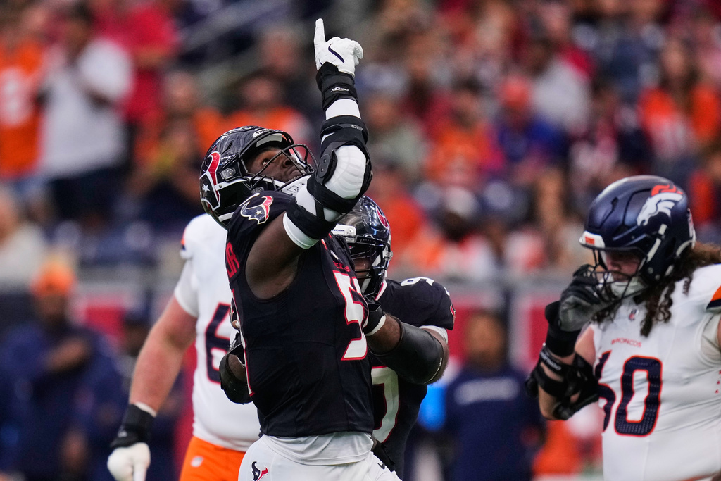 Houston Texans defensive end Will Anderson Jr. celebrates sacking Denver Broncos' Bo Nix in the second half of an NFL football game Sunday, Nov. 2, 2025, in Houston. (AP Photo/Eric Christian Smith)