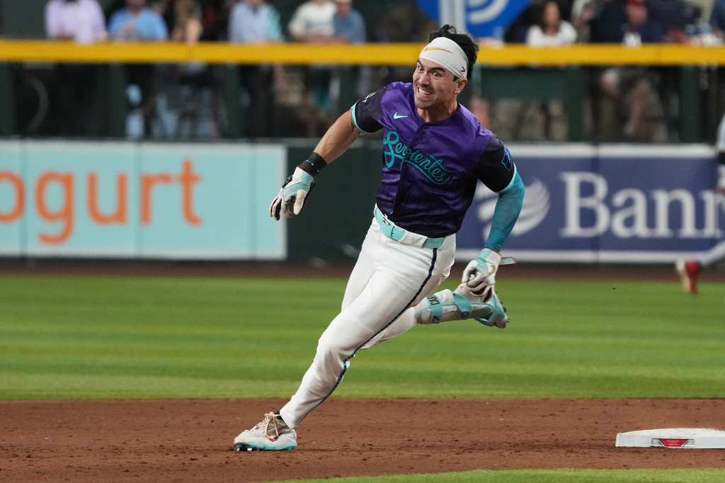 Carroll has a 3-run triple in the 8th to help the Diamondbacks beat the Twins 9-5 - Daily Independent