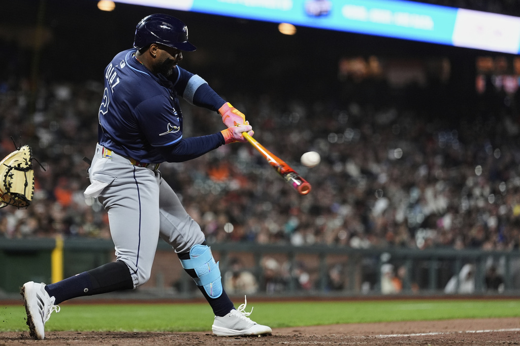 Tampa Bay Rays' Yandy Díaz hits an RBI single during the ninth inning of a baseball game against the San Francisco Giants, Friday, Aug. 15, 2025, in San Francisco. (AP Photo/Godofredo A. Vásquez)